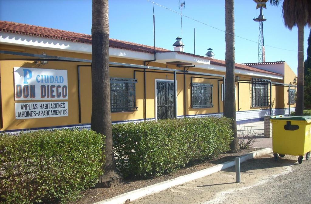 Hostal Don Diego San Juan Del Puerto Ngoại thất bức ảnh